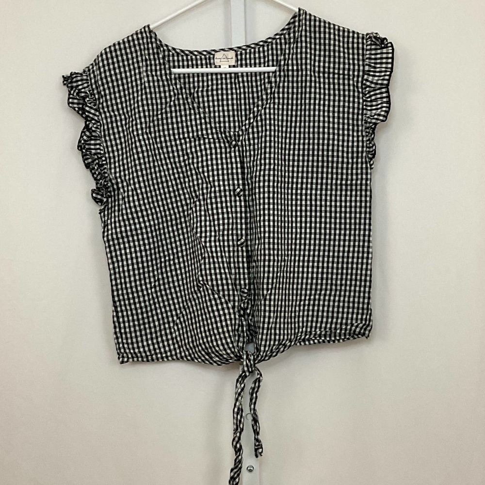 Keep In Touch Women’s Checkered Sleeveless Shirt Size M